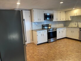 520 Beech St in Manchester, NH - Building Photo