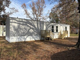 903 Salters St in Lake City, SC - Building Photo