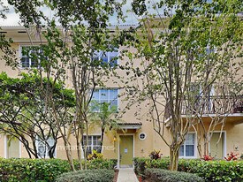 806 University Blvd in Jupiter, FL - Building Photo