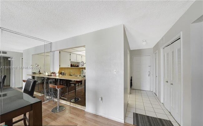 7000 NW 186th St, Unit 4-227 in Hialeah, FL - Building Photo - Building Photo