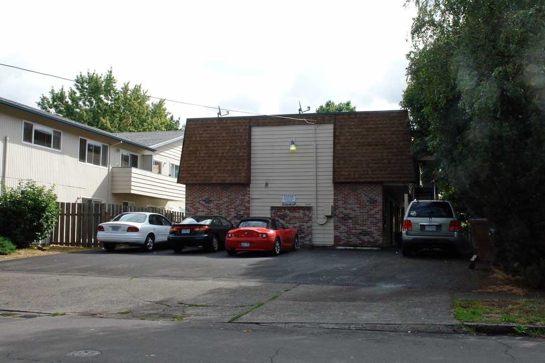 4248 SE 15th Ave in Portland, OR - Building Photo