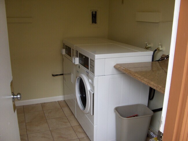 3810 Redding St in Oakland, CA - Building Photo - Building Photo