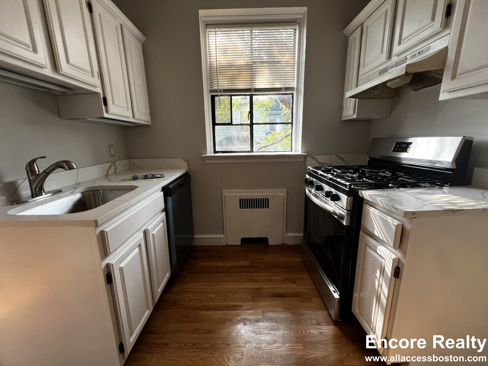 83 Longwood Ave, Unit # 89-3 in Brookline, MA - Building Photo