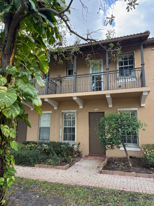 708 SW 147th Ave in Pembroke Pines, FL - Building Photo - Building Photo