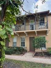 708 SW 147th Ave in Pembroke Pines, FL - Foto de edificio - Building Photo