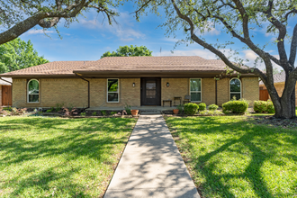 1614 Woodcrest Ln in Carrollton, TX - Building Photo - Building Photo