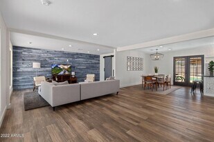 8328 E Palm Ln in Scottsdale, AZ - Building Photo