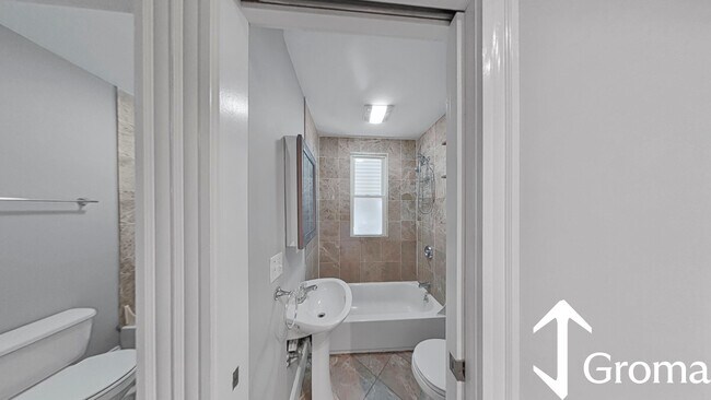737 Parker St, Unit 1 in Boston, MA - Foto de edificio - Building Photo
