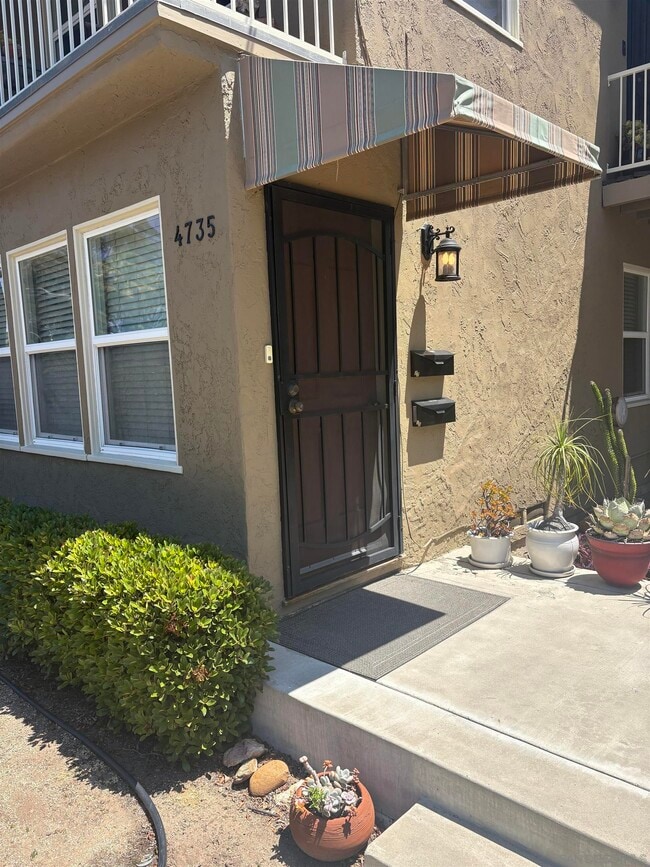 4735 Lomitas Dr in San Diego, CA - Building Photo - Building Photo