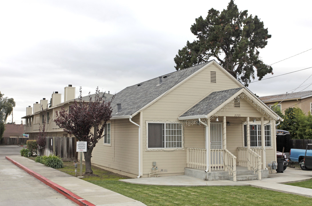 21705 Vallejo St in Hayward, CA - Foto de edificio