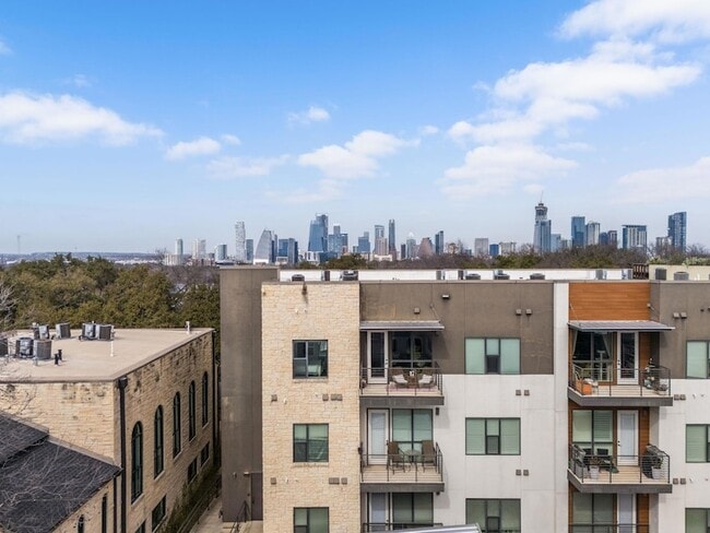207 W Johanna St, Unit 306 in Austin, TX - Building Photo - Building Photo