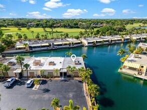 7003 Crown Gate Ct in Miami Lakes, FL - Building Photo - Building Photo