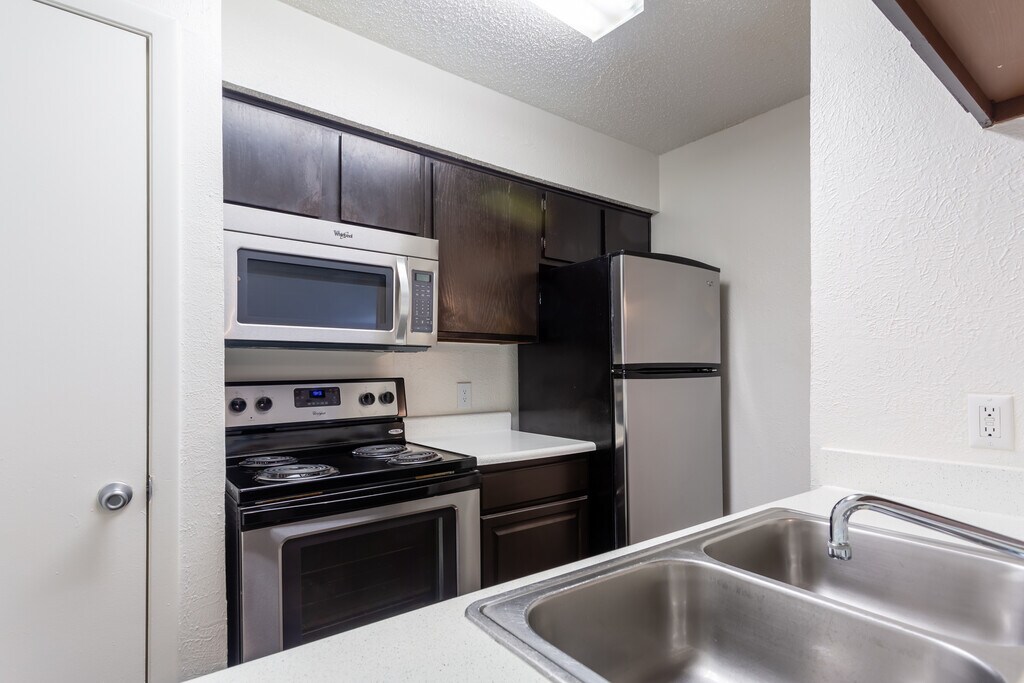 Meadowcrest Apartments in Dallas, TX