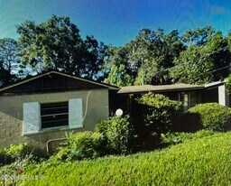 2213 Gillis St in Palatka, FL - Building Photo