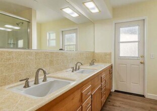424 St Andrews Rd in Newport Beach, CA - Building Photo - Building Photo