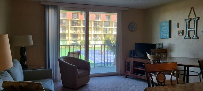 1433 N Atlantic Ave in Daytona Beach, FL - Building Photo - Building Photo