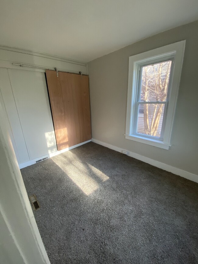 1828 Davis Ave in Lansing, MI - Foto de edificio - Building Photo