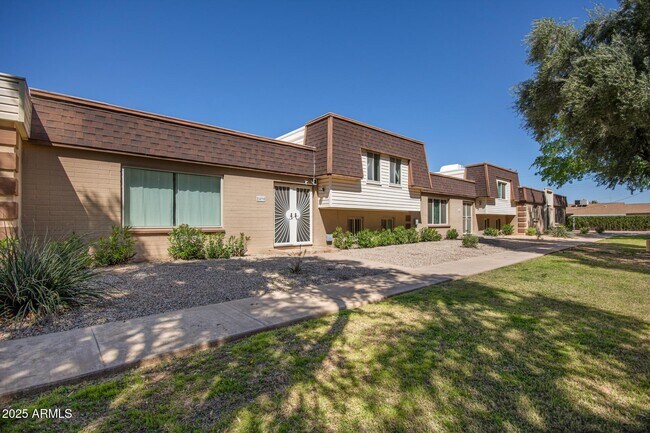 8490 E Chaparral Rd in Scottsdale, AZ - Building Photo - Building Photo