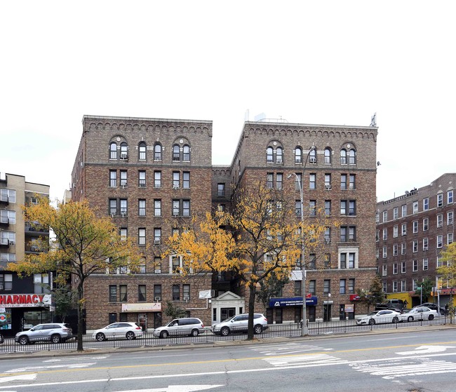 Royal Plaza in Bronx, NY - Building Photo - Building Photo