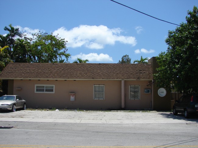 12285 NE 5th Ave in North Miami, FL - Foto de edificio - Building Photo