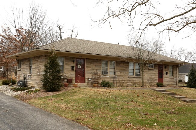 Idle Hour Villas in Lexington, KY - Building Photo - Building Photo