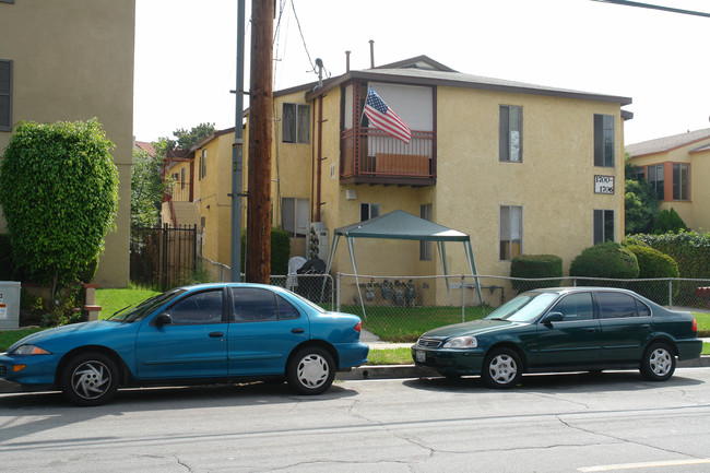 1700-1706 Scott Rd in Burbank, CA - Building Photo - Building Photo