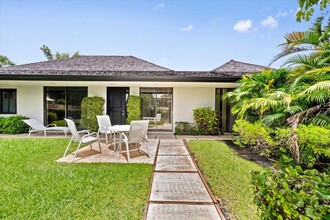 11876 Pebblewood Dr in Wellington, FL - Building Photo - Building Photo