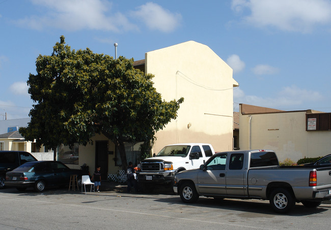 1462 S Pine St in Oxnard, CA - Foto de edificio - Building Photo