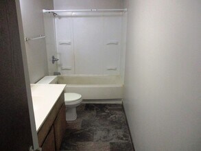 1917 Tracy Dr in Bloomington, IL - Building Photo - Building Photo