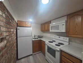 3851 Vineyard Ave in Pleasanton, CA - Building Photo - Building Photo