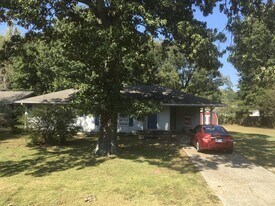 1108 W Nettleton Ave in Jonesboro, AR - Building Photo