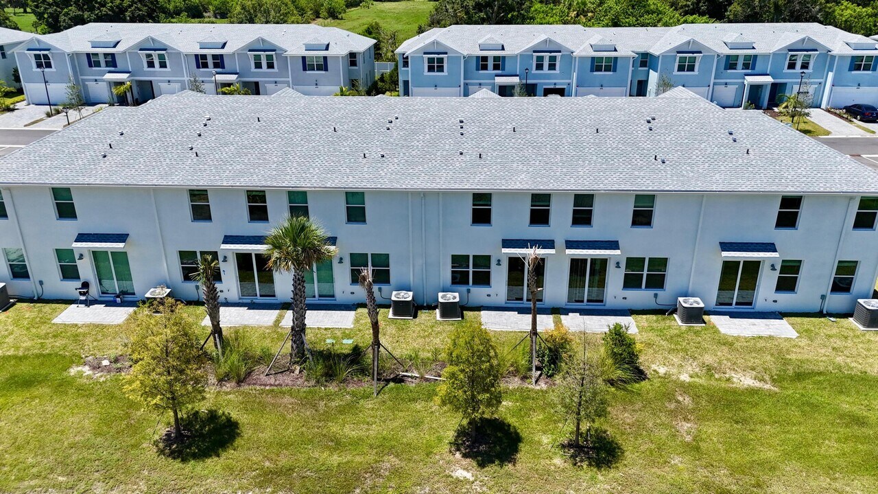 475 Salisbury Cir in Fort Pierce, FL - Building Photo