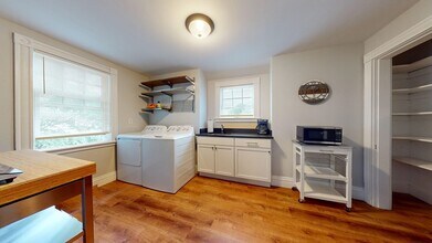 16 Linder Ter, Unit 2 in Newton, MA - Building Photo - Building Photo