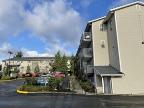 West Ridge Apartments in Everett, WA - Building Photo - Building Photo