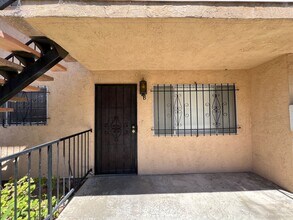 3105 E 6th St in Long Beach, CA - Building Photo - Building Photo