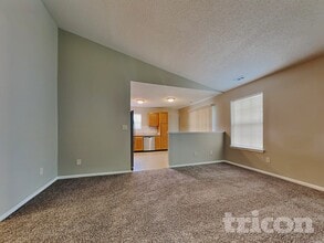 4900 Hunters Run in Columbus, IN - Foto de edificio - Building Photo