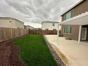 2455 Robledo Wy in Merced, CA - Building Photo - Building Photo