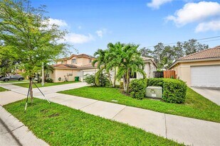 13761 N Garden Cove Cir in Davie, FL - Building Photo