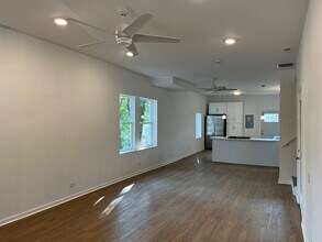 3800 N Whipple St, Unit 2 in Chicago, IL - Foto de edificio - Building Photo