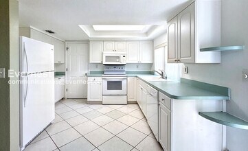 3509 Kingsbury Dr in Holiday, FL - Building Photo - Building Photo