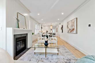 8 Holly Ave, Unit 1 in Cambridge, MA - Foto de edificio - Building Photo