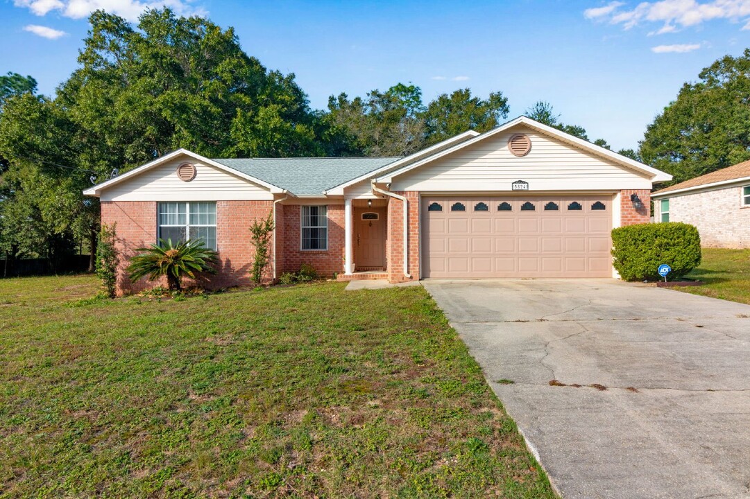 5824 Pebble Ridge Dr in Milton, FL - Building Photo