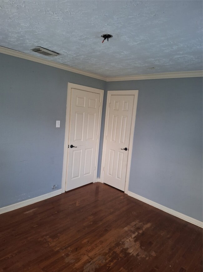 property at 2043 Alta Vista St