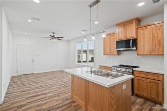 10 E Viviana St in Edinburg, TX - Building Photo - Building Photo