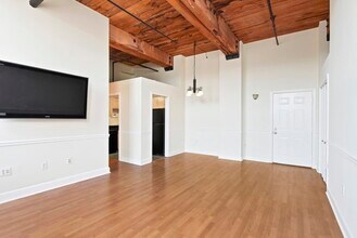 320 W 2nd St, Unit 304 in Boston, MA - Building Photo - Building Photo