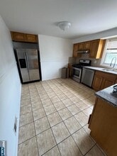 5 Eastgate Ct in Lodi, NJ - Building Photo - Building Photo