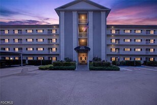 14751 Hole in 1 Cir in Ft. Myers, FL - Building Photo