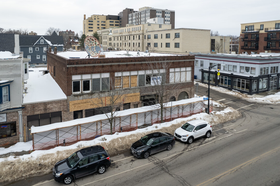 477 Elmwood Ave in Buffalo, NY - Foto de edificio