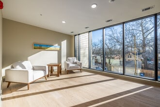 New Hampshire Lofts in Lawrence, KS - Foto de edificio - Interior Photo