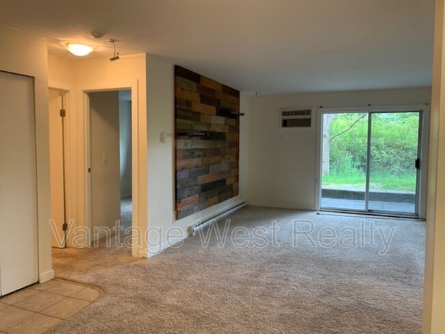 3180-3180 De Montreuil Ct in Kelowna, BC - Building Photo - Building Photo